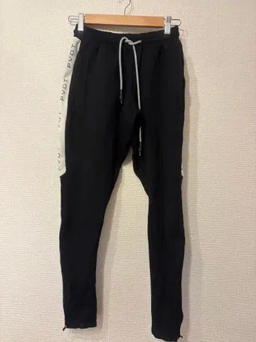 PVOT 블랙 조거 팬츠
