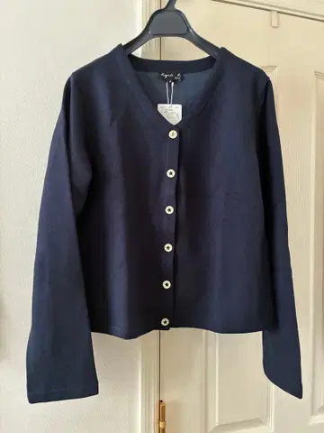 새상품 agnes b. 아이콘 버튼 V넥 가디건 네이비 에네스베