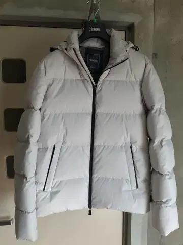 새상품급 헬레노 라미네르 다운 48 고어텍스 무레르 골드윈