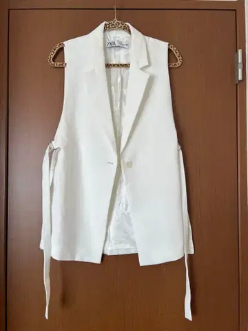 [ 새상품급 ] ZARA 화이트 지레 베스트