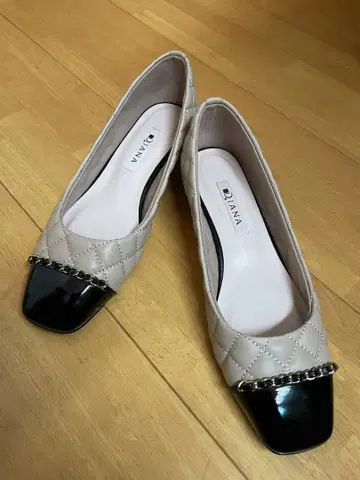 [ 새상품급 ] DIANA 퀼팅 로우힐 펌프스 23.5cm