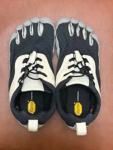 Vibram FiveFingers 스니커즈 블랙/화이트