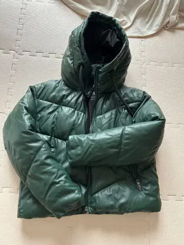 ZARA 다크 그린 후드 부착 아우터 XS