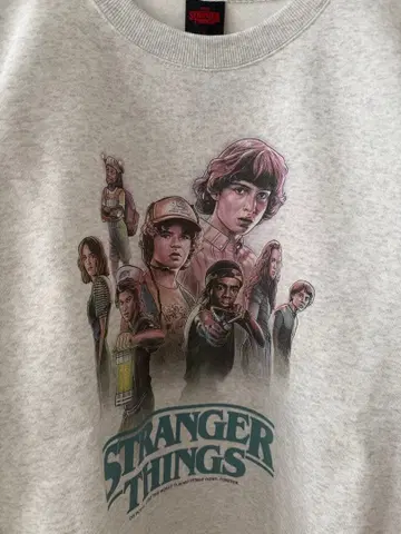 [ 택 포함 새상품 ] 기묘한 이야기 맨투맨 GU