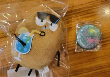 미야노 마모루 VACATIONING! 봉제 인형 참 + 캔뱃지