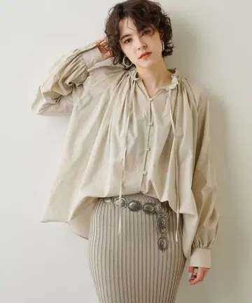 윔 가젯 볼륨 블라우스 베이지