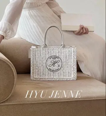 HYU JENNE 화이트 미니 토트백