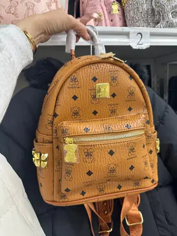 오렌지 곰 프린트 백팩