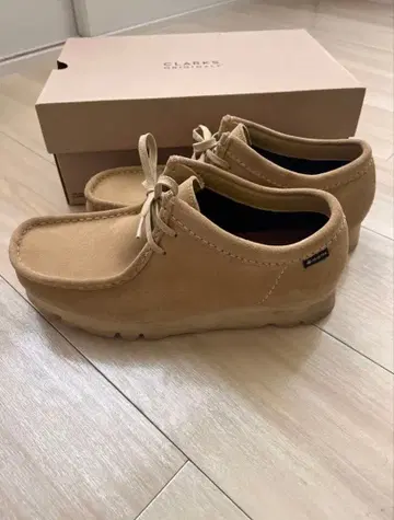 CLARKS ORIGINALS 베이지 모카신