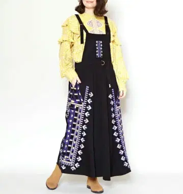 차이하네 수아리 자수 코듀로이 오버롤 스커트