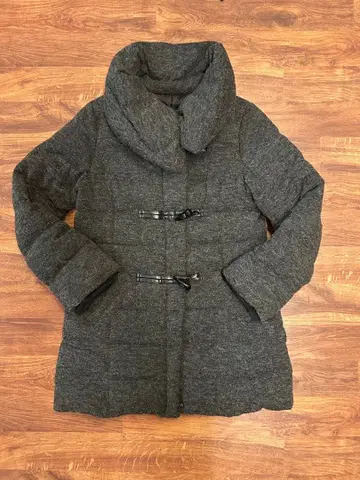 다크 그레이 다운 자켓 후드 부착