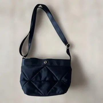 퀼팅 디자인 숄더백 블랙