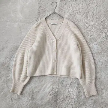 새상품급 ANAYI 아나이 울 캐시미어 편직 V넥 가디건 정가 2.9만