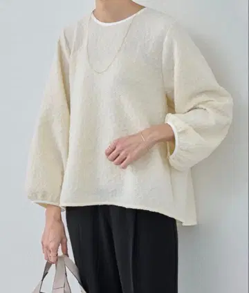 [ 새상품급 ] 비어즐리 후클레 자카드 티셔츠 벌룬 슬리브 아이보리