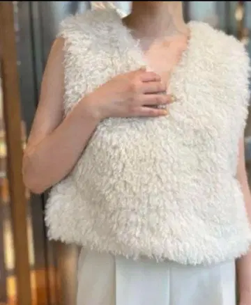 [ 가격 인하 가능 ] Ballsey 푸들 퍼 V넥 베스트 화이트 36