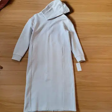 후드 부착 롱 원피스