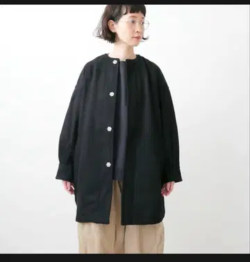 유니버셜 티슈 헤링본 노카라 코트 울 코트 블랙