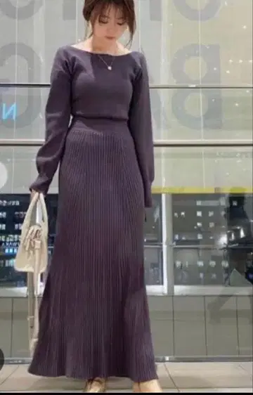 스나이델 퍼플 백 오픈 플리츠 원피스