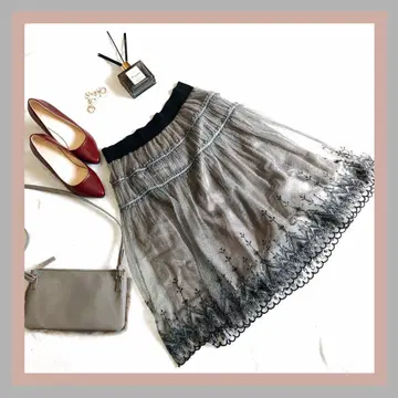 자수 포함 그레이 플레어 스커트 시스루