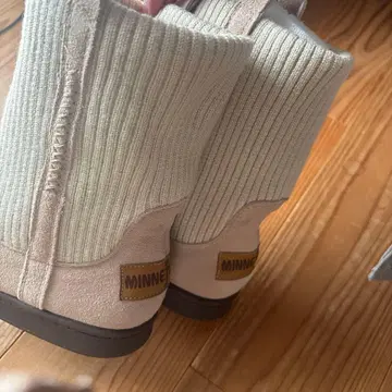 MINNETONKA 베이지 스웨이드 니트 숏부츠