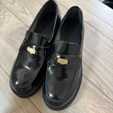 미사용 새상품 루 탈론 코인 로퍼 24.0