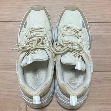 휠라 FILA 통굽 스니커즈 화이트 베이지