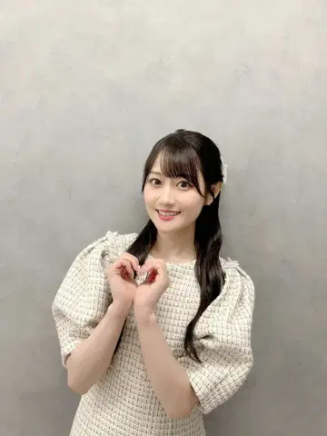 오구라 유이 착용 퍼프 슬리브 롱 원피스 화이트