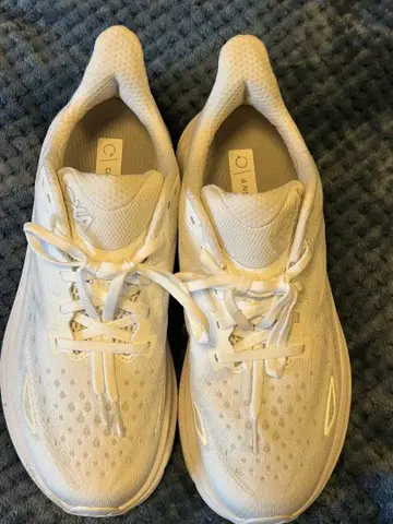 HOKA CLIFTON 9 화이트