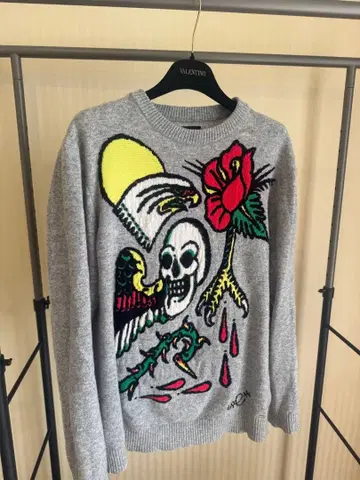 자수 스컬 장미 디자인 그레이 스웨터