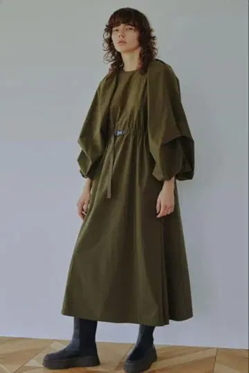 emmi 에코 하이 볼륨 슬리브 원피스