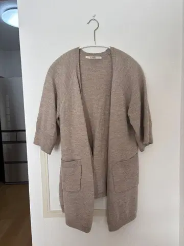 베이지 울 니트 반팔 포켓 부착