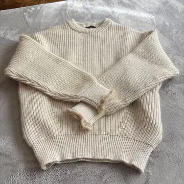 Munich 아이보리 니트 스웨터