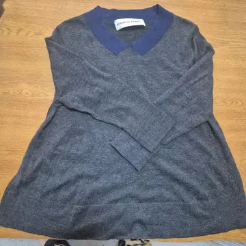 STAMP AND DIARY 다크 그레이 V넥 니트