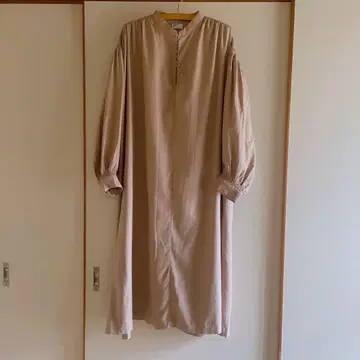 MERLOT IKYU 베이지 셔츠 원피스