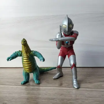 울트라맨 레드킹 피규어 2체 세트