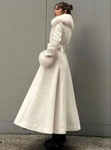 rienda 화이트 롱 코트 퍼 포함