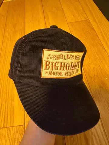 TMT BIG HOLIDAY 코듀로이 캡 네이비