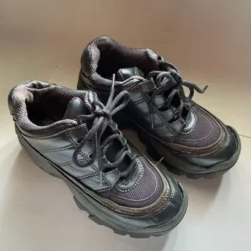 스케쳐스 스니커즈 통굽