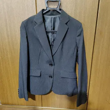 다크 그레이 스트라이프 비즈니스 정장