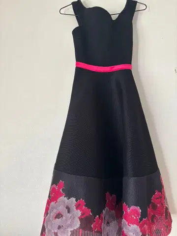 플레어 드레스 블랙 베이스 핑크 꽃무늬