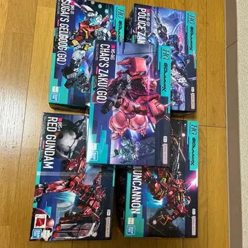 지크 액스, 샤아 자쿠, 빨간 건담, 경 캐논, 겔구그, 군경 자쿠