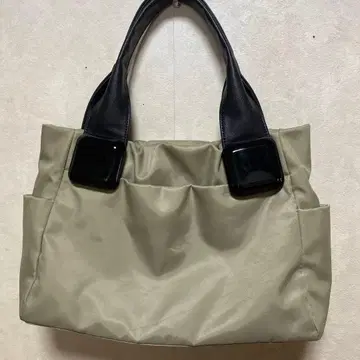 베이지 토트백 나일론 소재 백