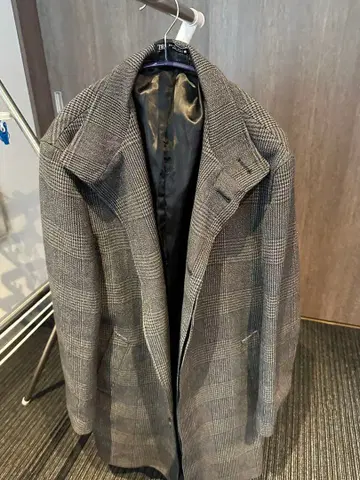 그레이 계열 체크 코트
