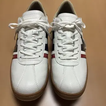 뫼버스 화이트 스니커즈 38