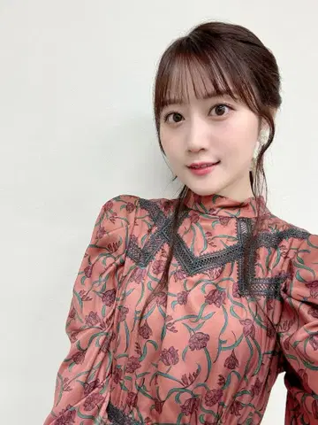 오구라 유이 착용 로즈 프린트 맥시 원피스 오렌지