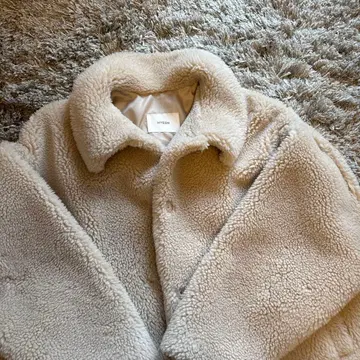 새상품급 HYEON 헤욘 ted cape / beige 구하기 어려움