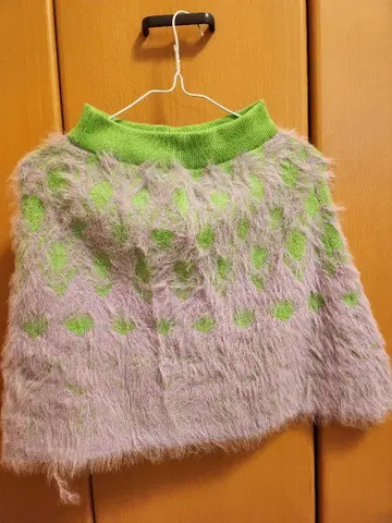 tententutu 퍼 소재의 보라색과 그린 미니 스커트