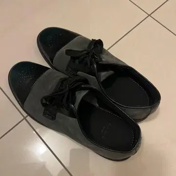 그레이/블랙 스웨이드 레이스업 슈즈