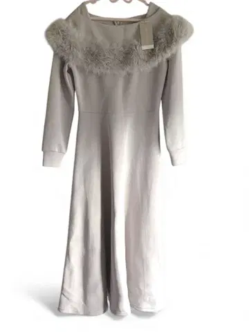 퍼가 달린 케이프풍 롱 플레어 원피스