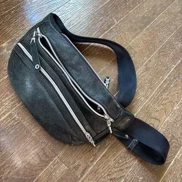 가죽 블랙 바디백 3지퍼